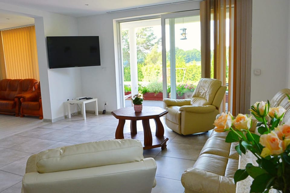 Communal lounge/ TV room, TV and multimedia, Living room