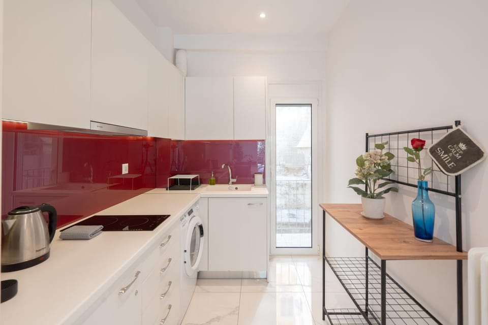 Coffee/tea facilities, stove, washing machine, kitchen