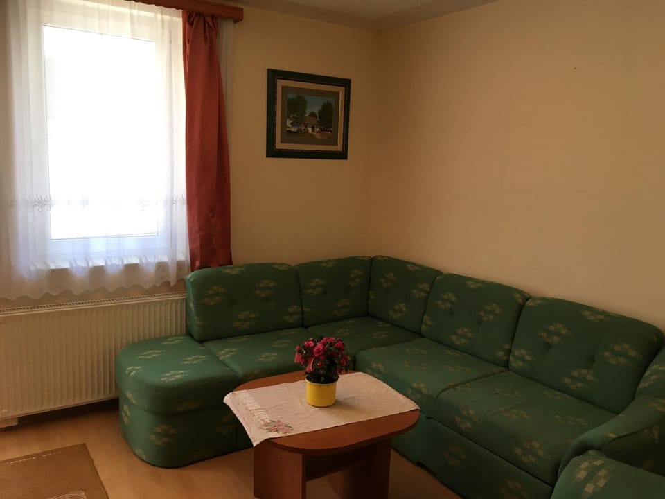Apartmanház Cédrus 8 Zalakaros Apartment in Hungary