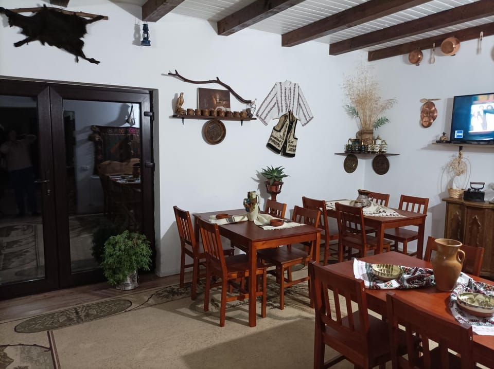 Pensiunea La Poarta Bucovinei Nature lodge in Romania