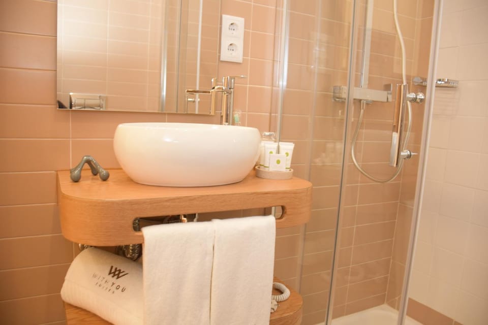 Bathroom, Bedroom