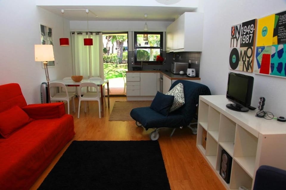 Bed, TV and multimedia, Living room, Seating area