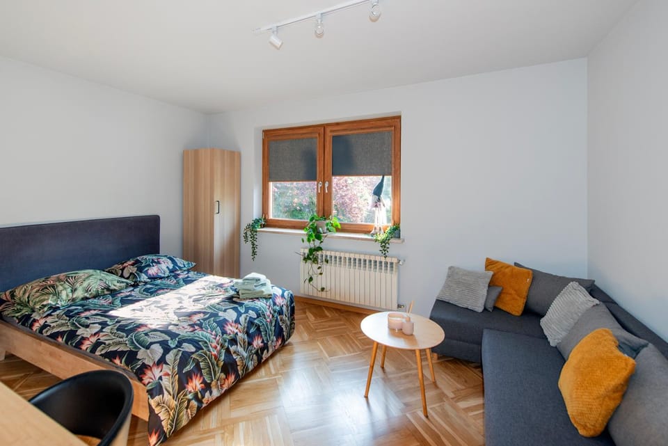 Bed, Photo of the whole room, Seating area