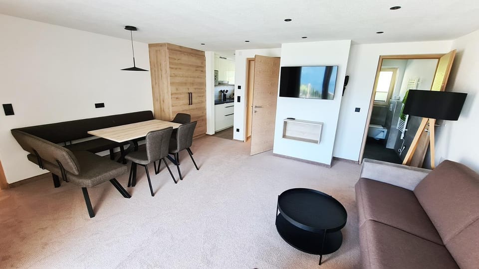 Living room, Photo of the whole room, Seating area