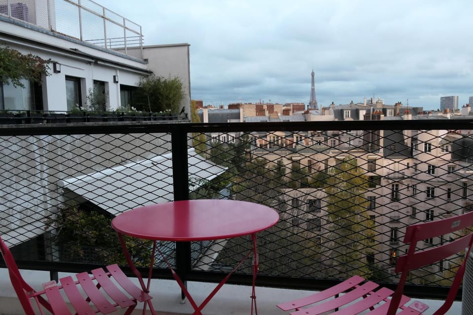 eiffel tower studio lacoste Apartment in Paris