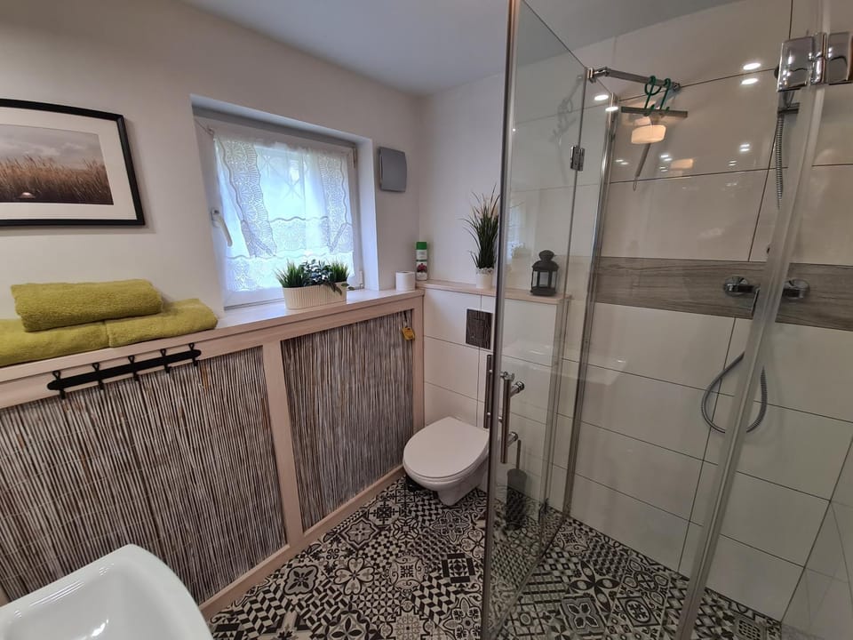 Shower, Toilet, Bathroom, Garden view