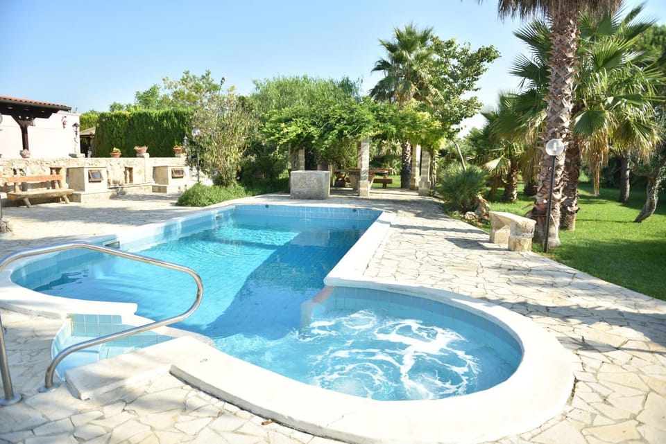 Hot Tub, Swimming pool