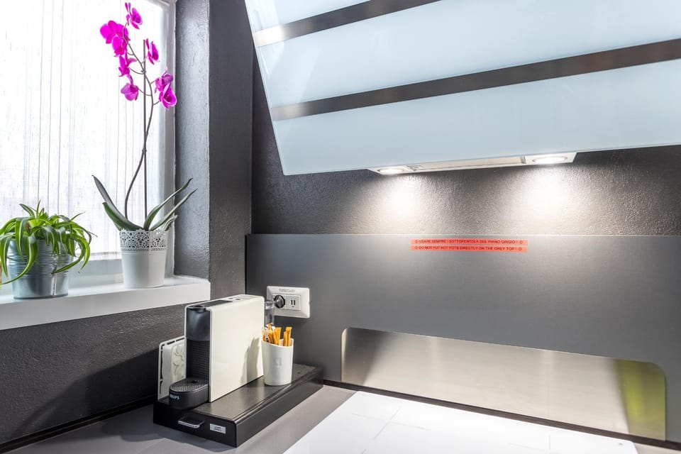 Coffee/tea facilities, Kitchen or kitchenette, Dining area
