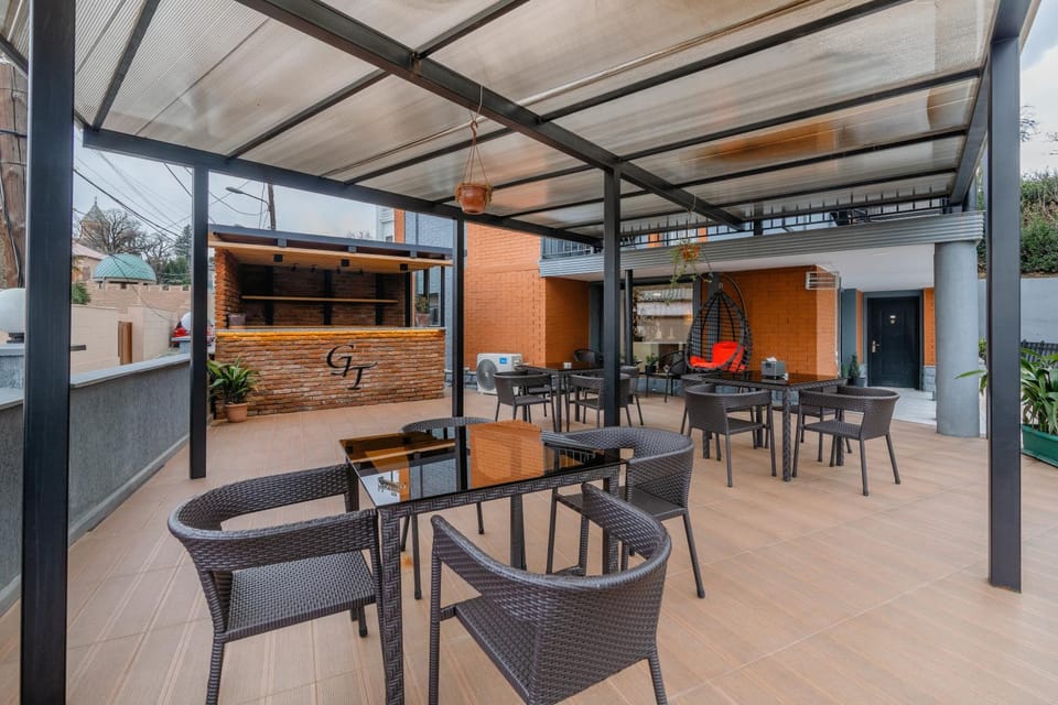 Patio, Restaurant/places to eat, Lounge or bar
