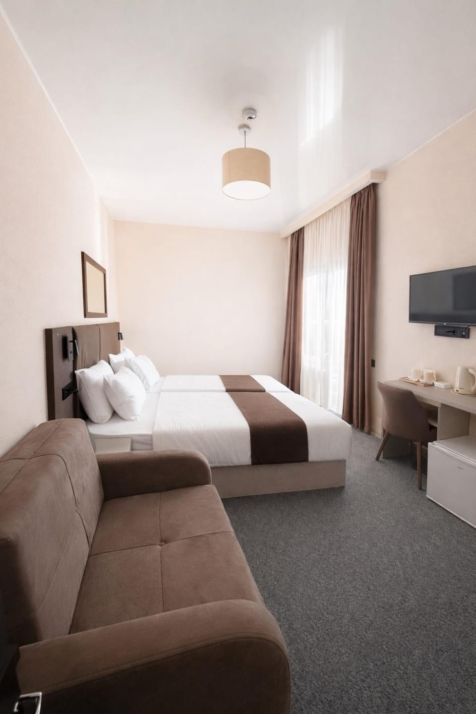 Bed, TV and multimedia, Bedroom