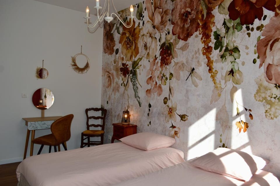 Photo of the whole room, Bedroom