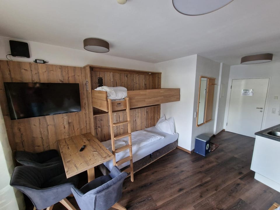 Adler Kaprun, Golf 'n' Ski and Mountain Biking. Apartment in Piesendorf
