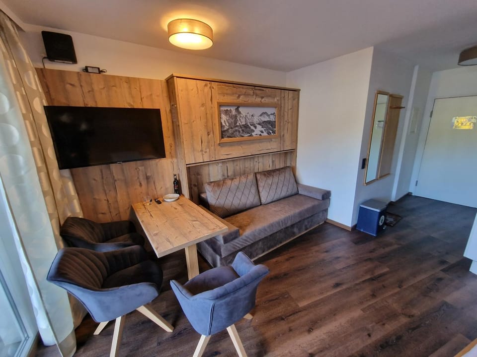 Adler Kaprun, Golf 'n' Ski and Mountain Biking. Apartment in Piesendorf
