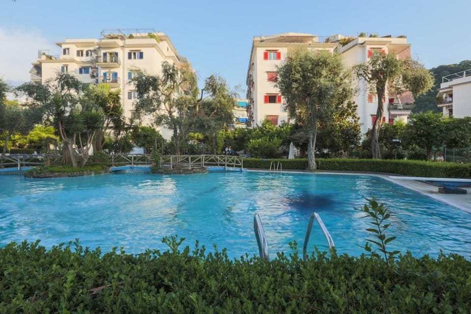 SorrentoVibes - Modern Apartment with Terrace, Swimming Pool&Tennis Apartment in Priora