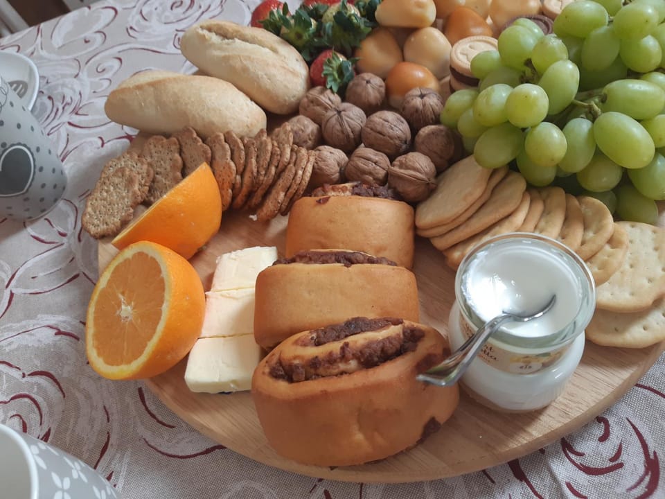 Food and drinks, Food, Breakfast, Continental breakfast, Buffet breakfast