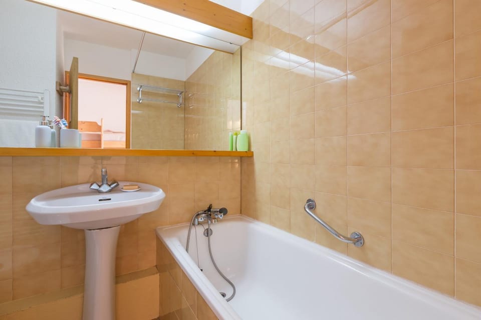 Shower, Bathroom, Bath, towels