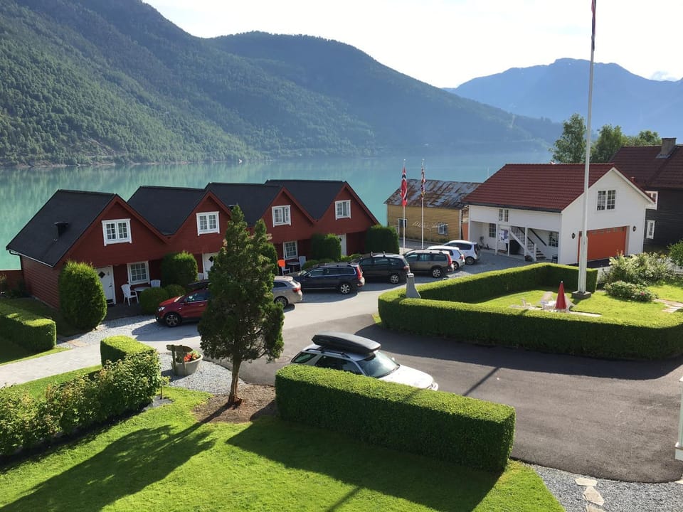 Mountain view, Sea view