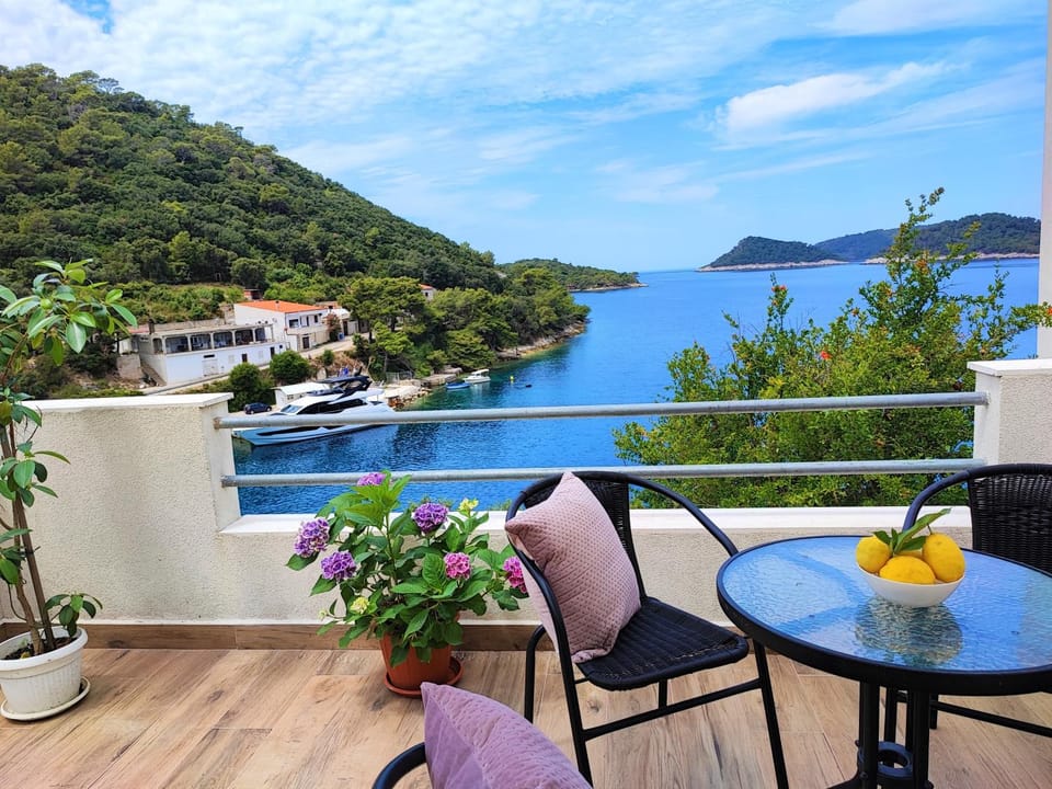 Neighbourhood, Balcony/Terrace, Sea view