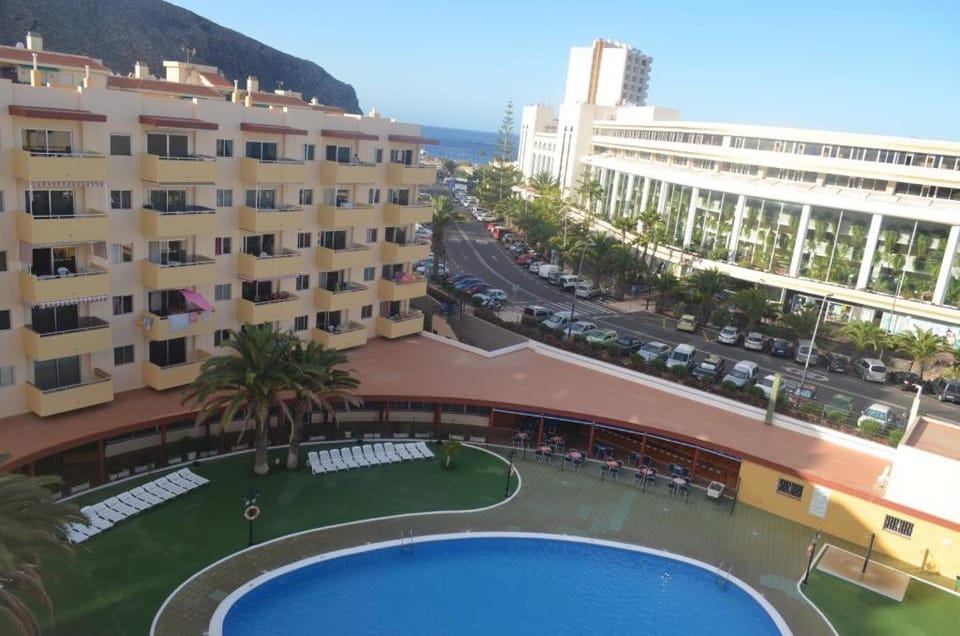 Property building, Swimming pool, Swimming pool