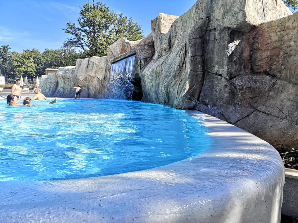 Swimming pool