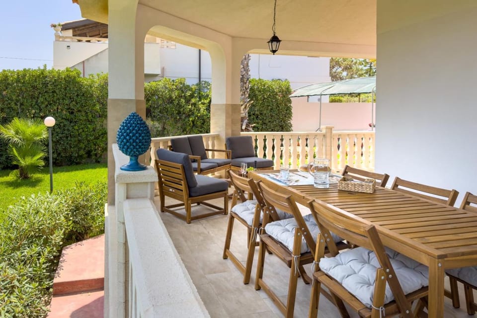 Patio, Dining area, Garden view