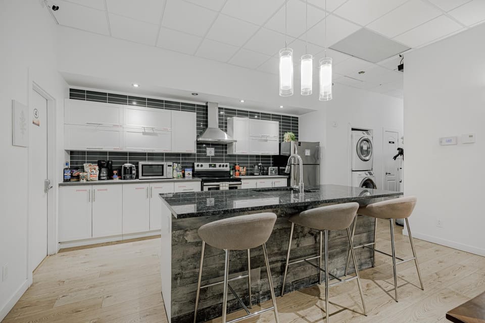 Coffee/tea facilities, Kitchen or kitchenette, Dining area, minibar, pet friendly, toaster