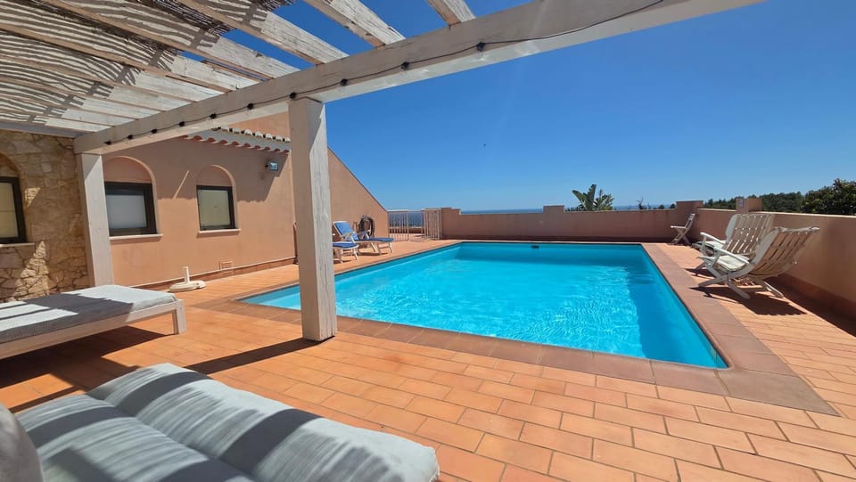 Swimming pool, sunbed