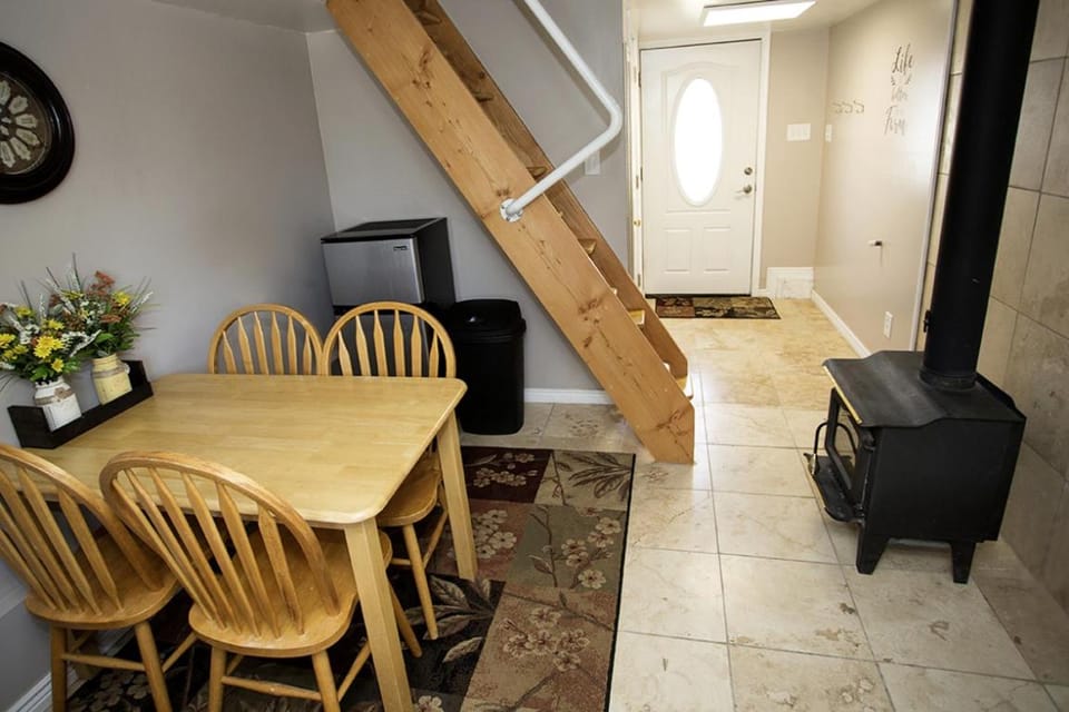 Kitchen or kitchenette, Dining area, Breakfast