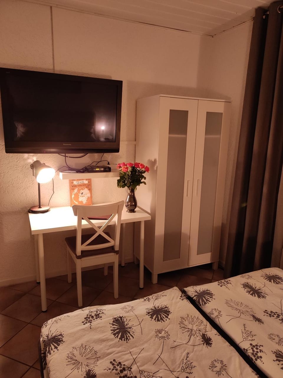 TV and multimedia, Photo of the whole room, Bedroom, wardrobe