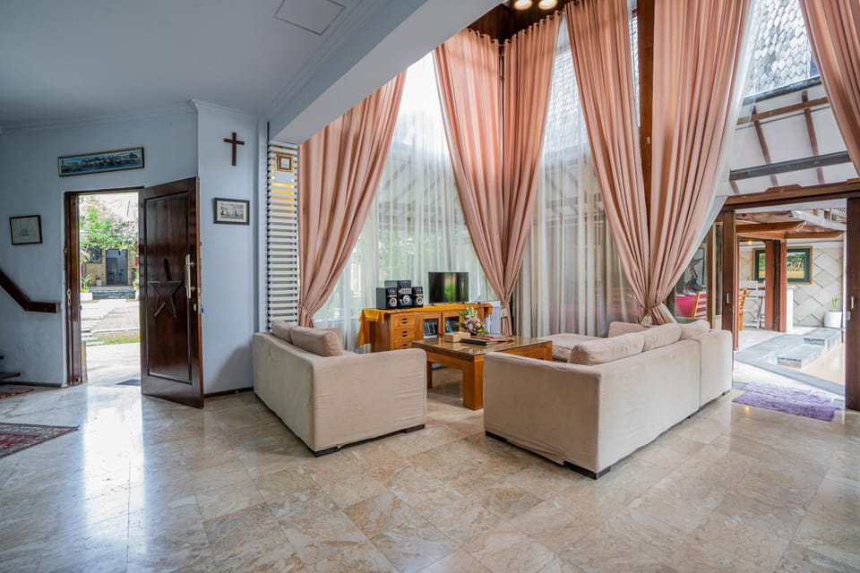 Communal lounge/ TV room, TV and multimedia, Living room, Seating area