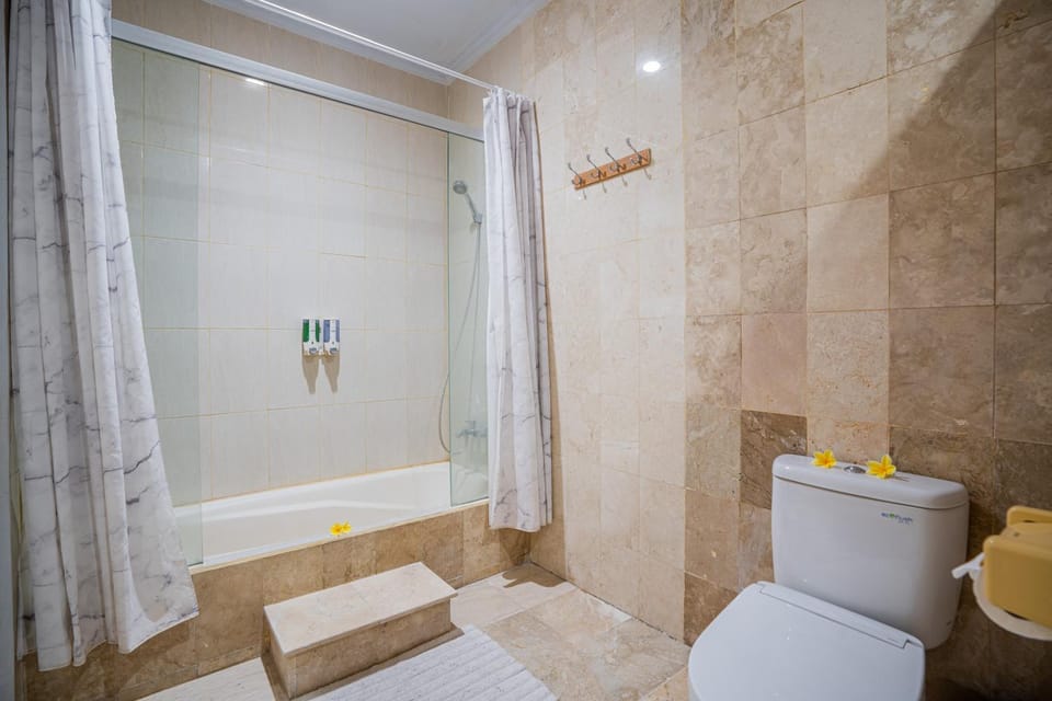 Shower, Toilet, Bathroom, Bath