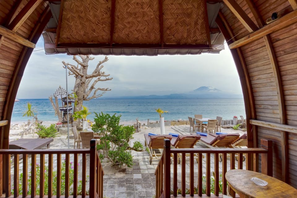 Patio, Day, Natural landscape, View (from property/room), Balcony/Terrace, Seating area, Beach, Mountain view, Mountain view, Sea view