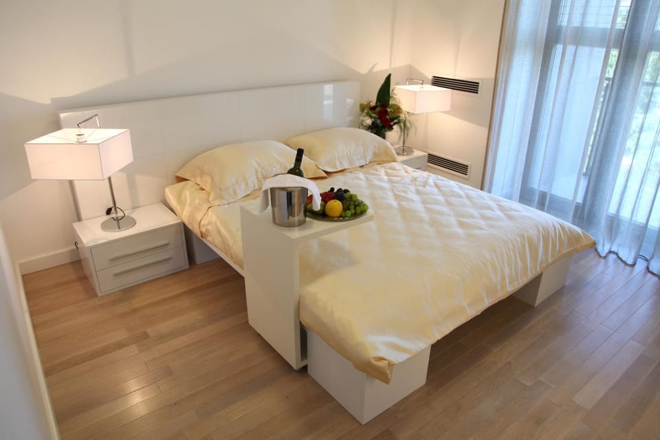 Day, Photo of the whole room