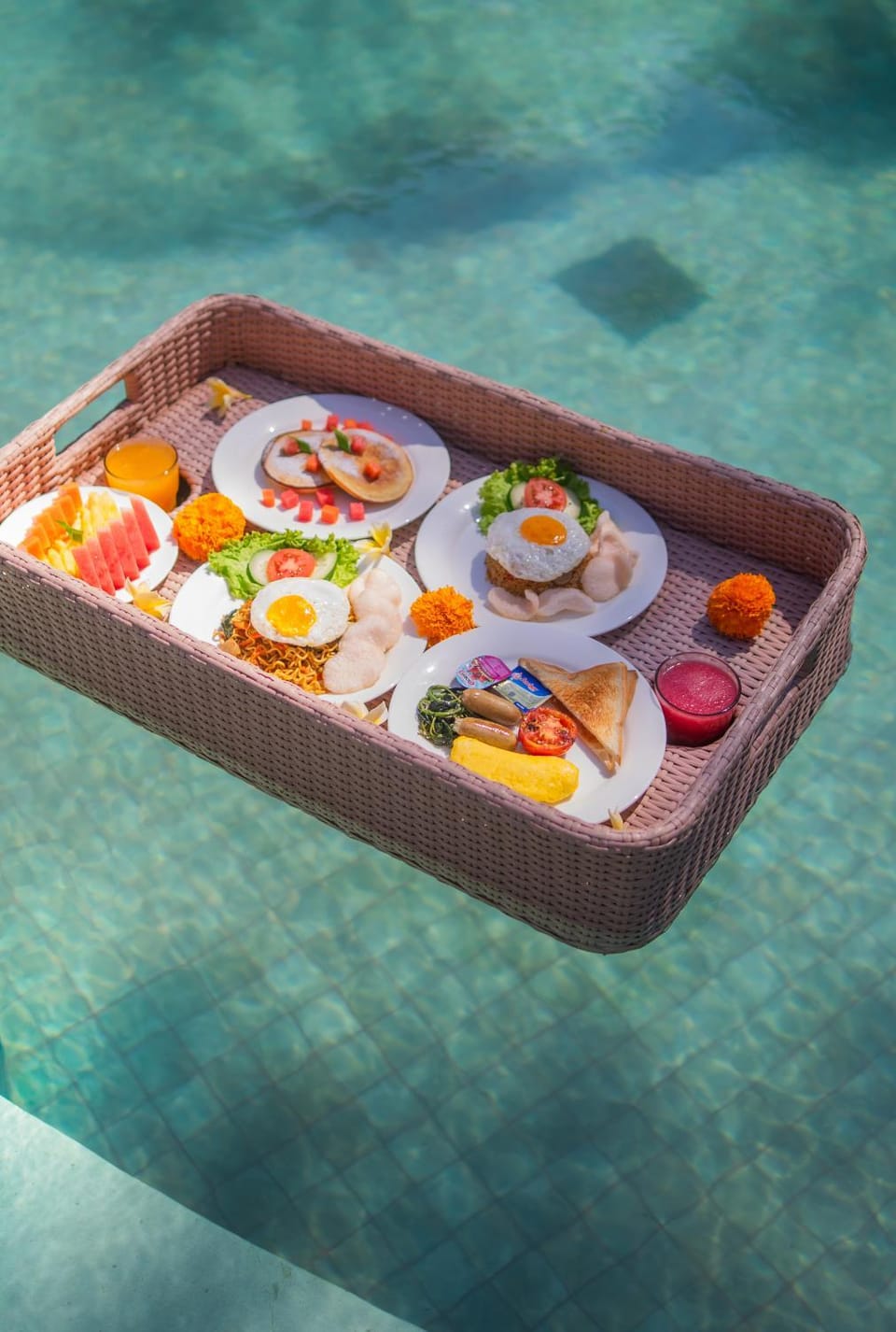 Food and drinks, Swimming pool