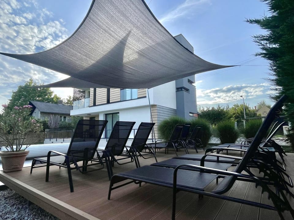 Swimming pool, sunbed