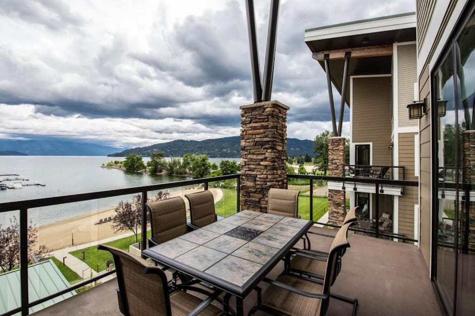 Seasons 331 - Penthouse Apartment in Sandpoint