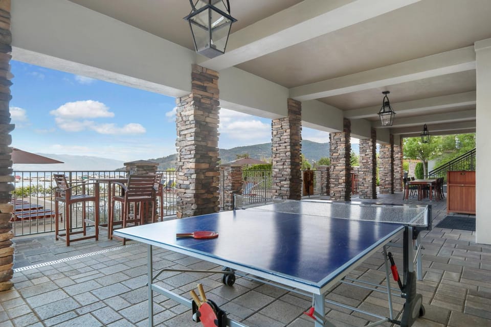 Seasons 331 - Penthouse Apartment in Sandpoint