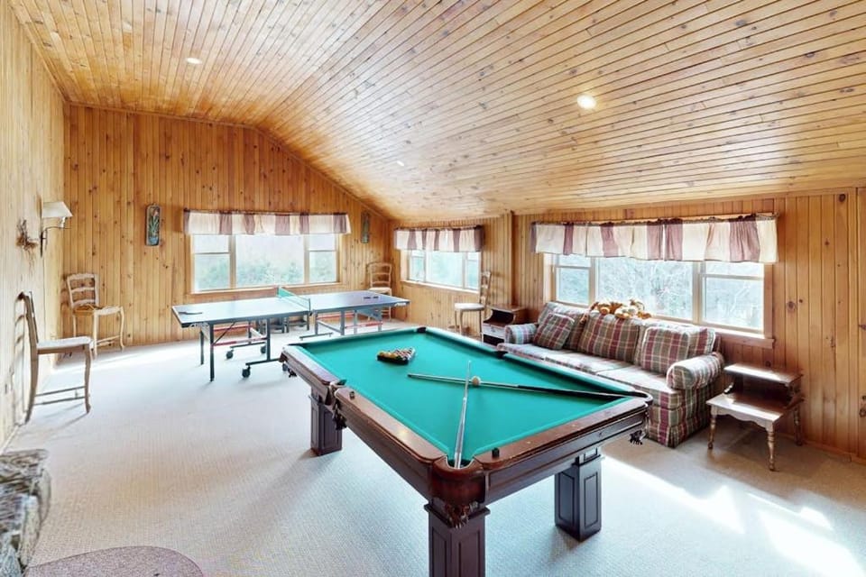Justin Lake Lodge House in South Londonderry