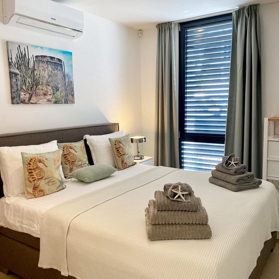 Bed, Bedroom, towels, air conditioner