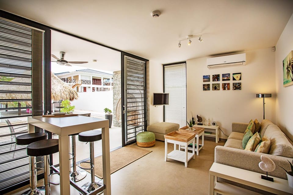 View (from property/room), Balcony/Terrace, Living room, Seating area, Dining area