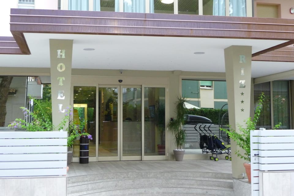 Facade/entrance, Facade/entrance