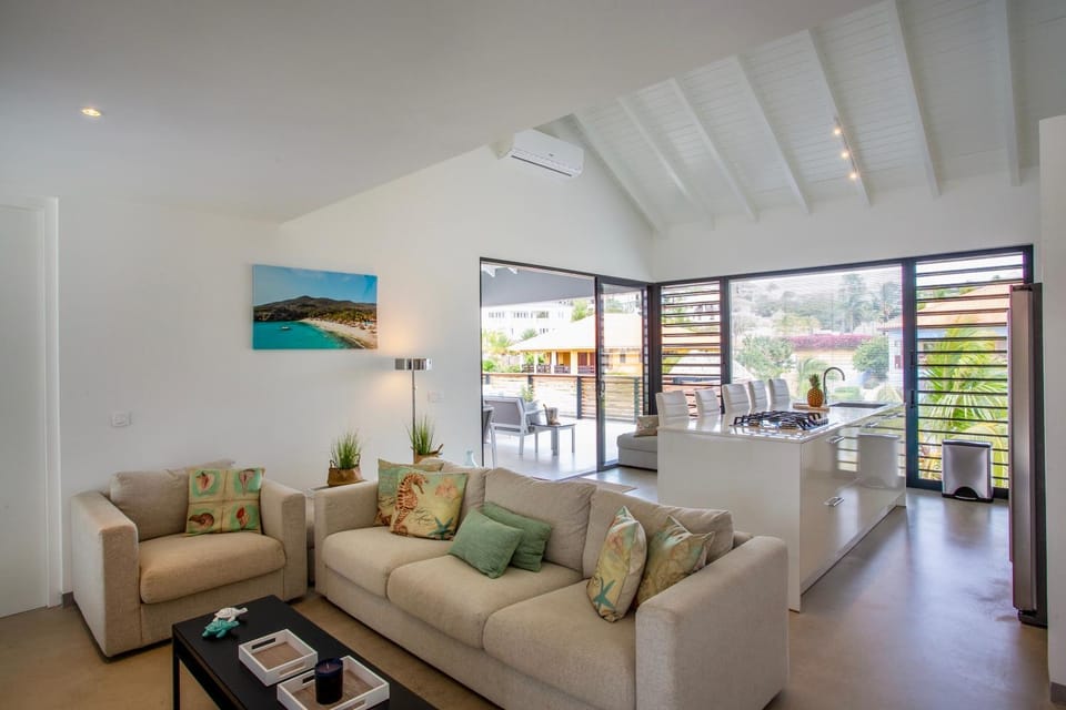 TV and multimedia, Balcony/Terrace, Kitchen or kitchenette, Living room, Seating area, Dining area, Lake view, Sea view