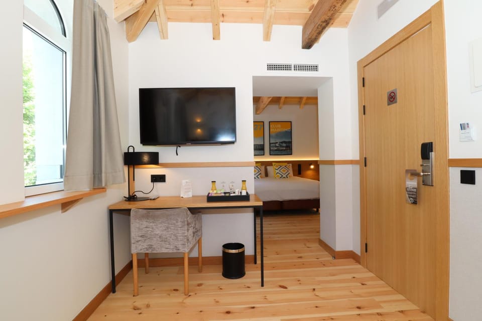 TV and multimedia, Coffee/tea facilities, Bedroom, Breakfast