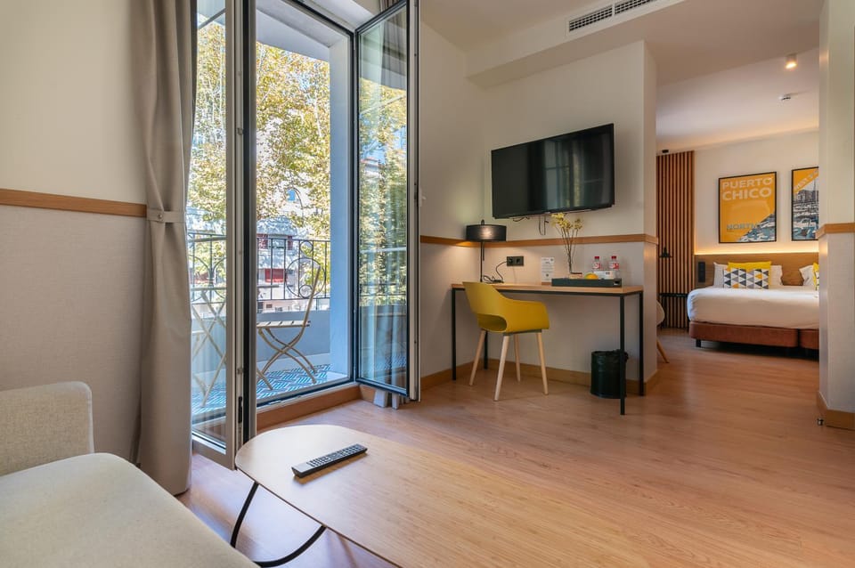 Communal lounge/ TV room, Bed, TV and multimedia, View (from property/room), Photo of the whole room, Seating area, Bedroom, City view