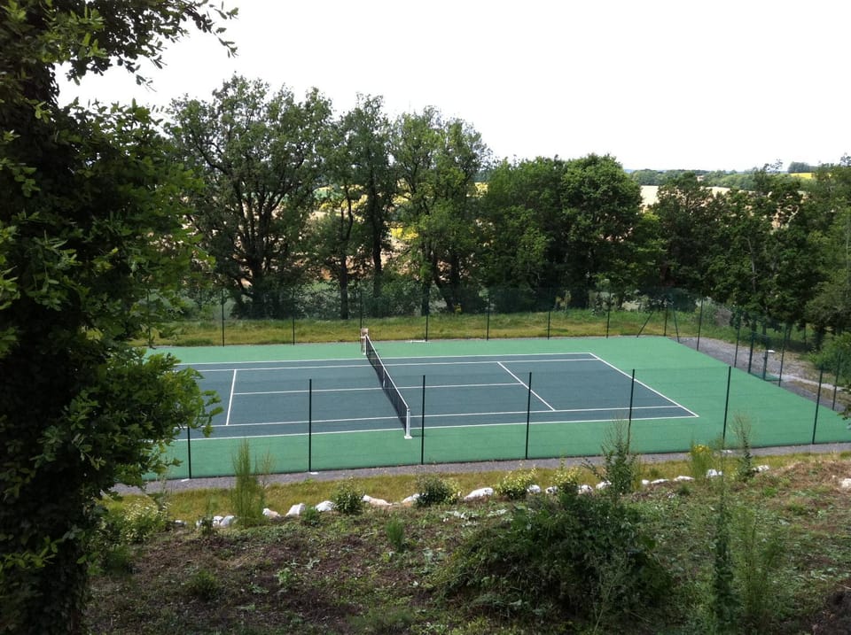 Activities, Tennis court