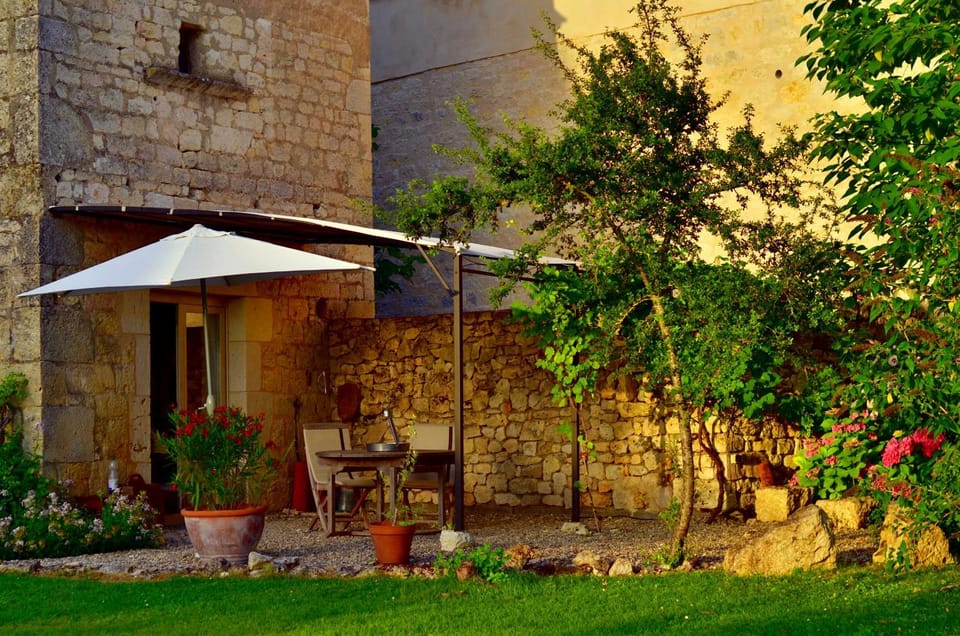 Property building, Patio, Facade/entrance, Garden