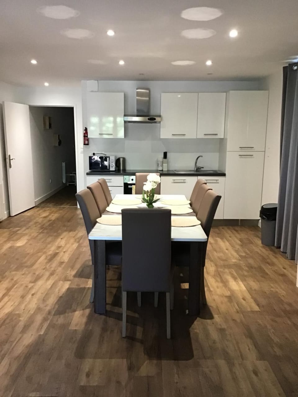 Kitchen or kitchenette, Dining area, minibar, pet friendly, stove