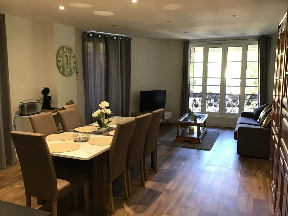 Living room, Dining area