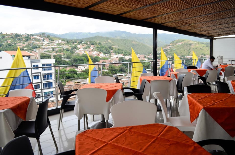 Restaurant/places to eat, Balcony/Terrace
