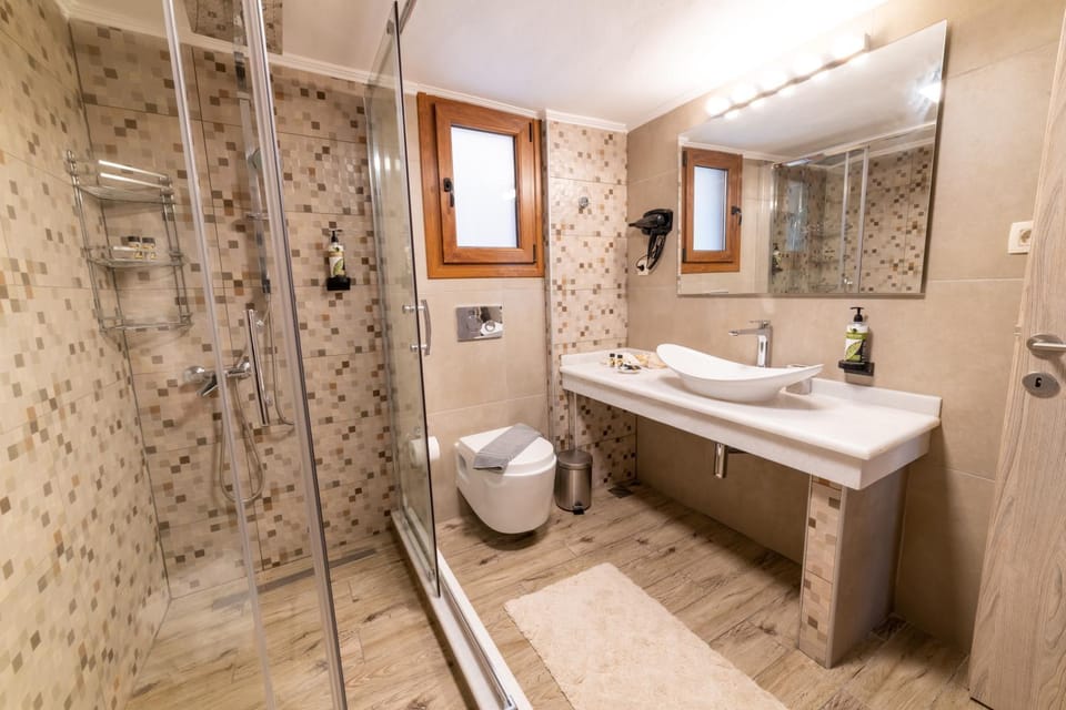 Shower, Toilet, Bathroom